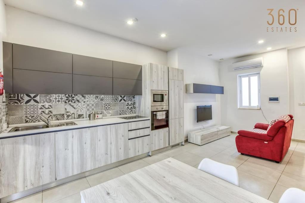 Cosy Apt With Balcony & Wifi In By 360 Estates *