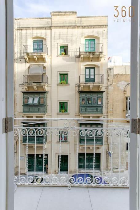 Apartment Cosy Apt With Balcony & Wifi In By 360 Estates