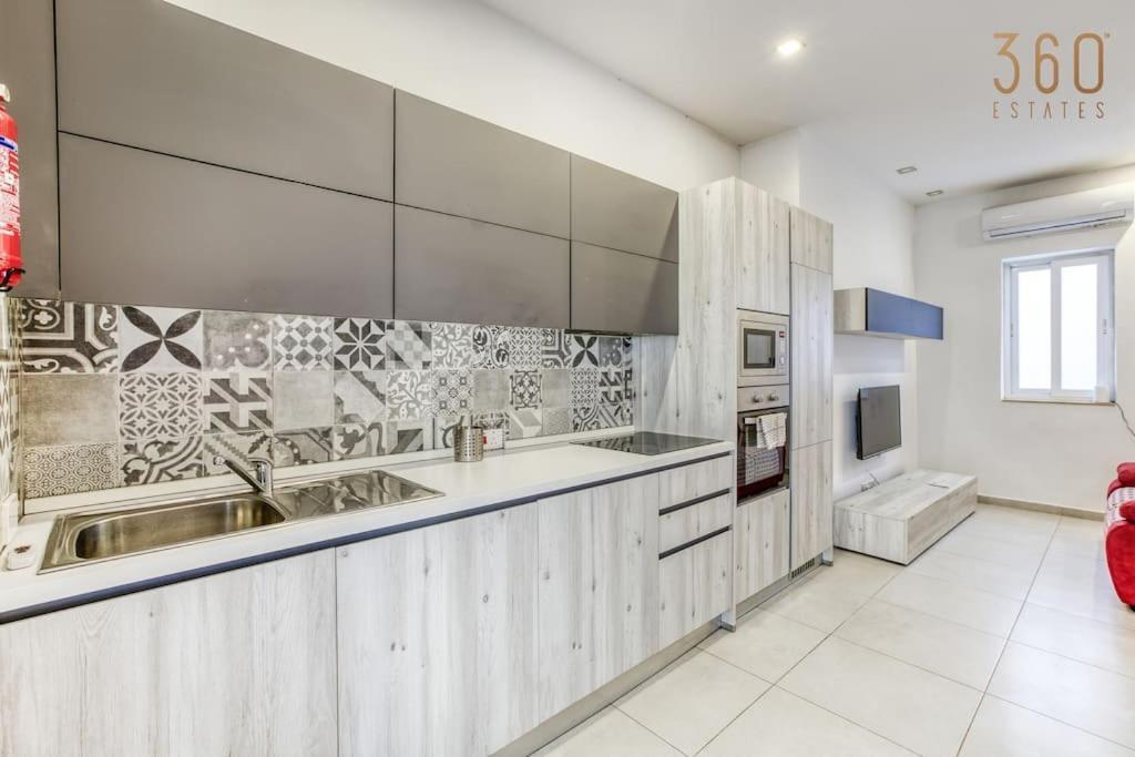 Cosy Apt With Balcony & Wifi In By 360 Estates Apartment *